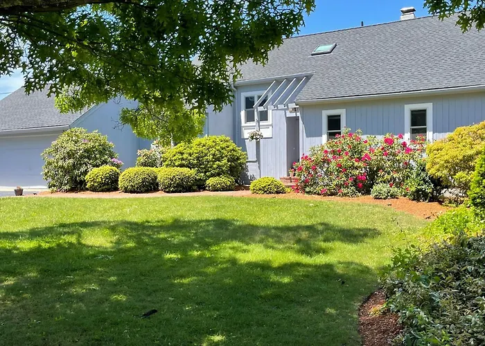 Waterfront Escape With Stunning Views On Bass River