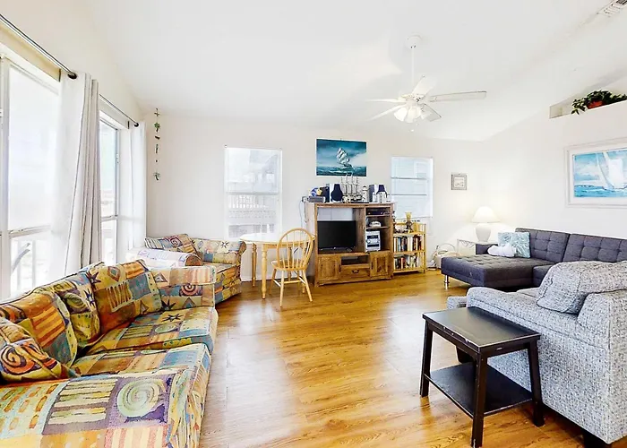 Dog-Friendly Home Near The Beach With Grill Central Ac & Balcony