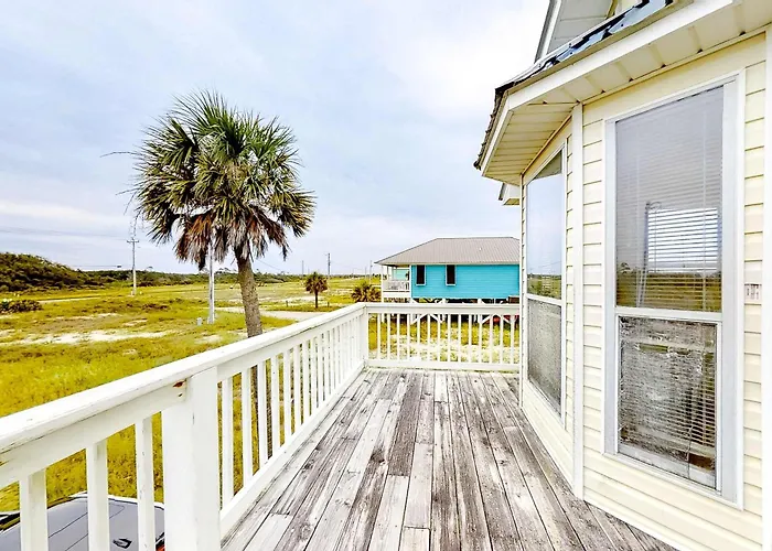 Dog-Friendly Home Near The Beach With Grill Central Ac & Balcony