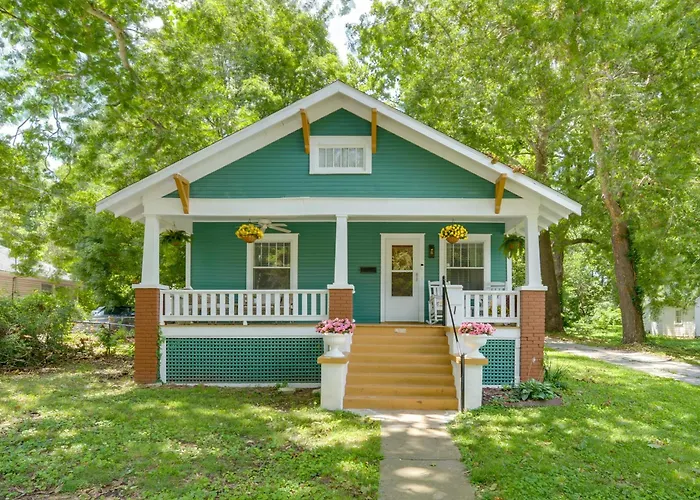 < 1 Mi To Msu! Updated Springfield House W/ Deck
