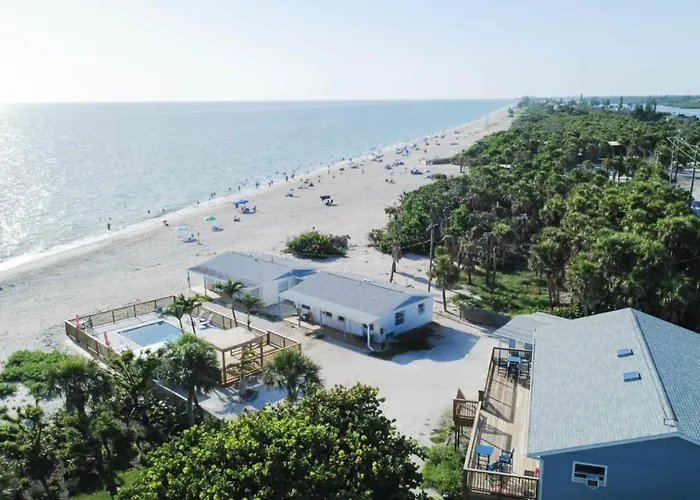 Seafarer Beach Resort - Ocean View With A Pool On The Beach