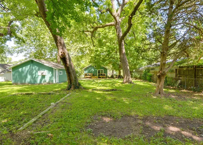 < 1 Mi To Msu! Updated Springfield House W/ Deck