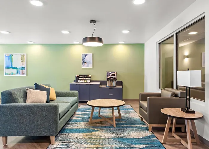Woodspring Suites Lancaster North