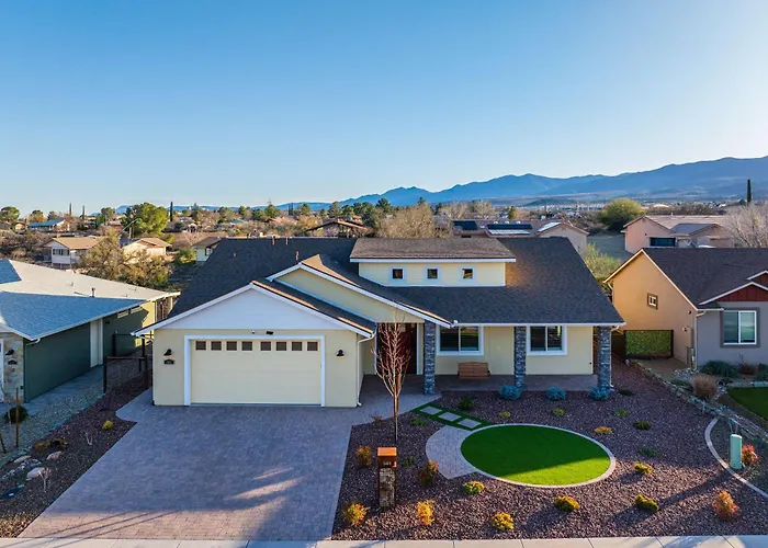 Kindra Heights - A Modern Verde Valley Wine Retreat