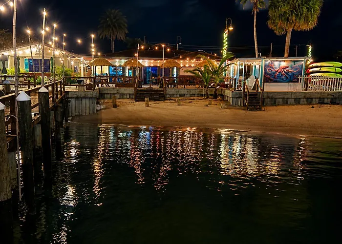 Blue Heron Bridge Hotel And Dive Club