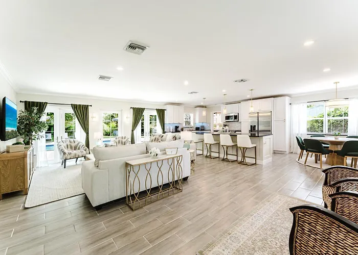Fabulous 3 Bedroom Home With Huge Pool And Garden