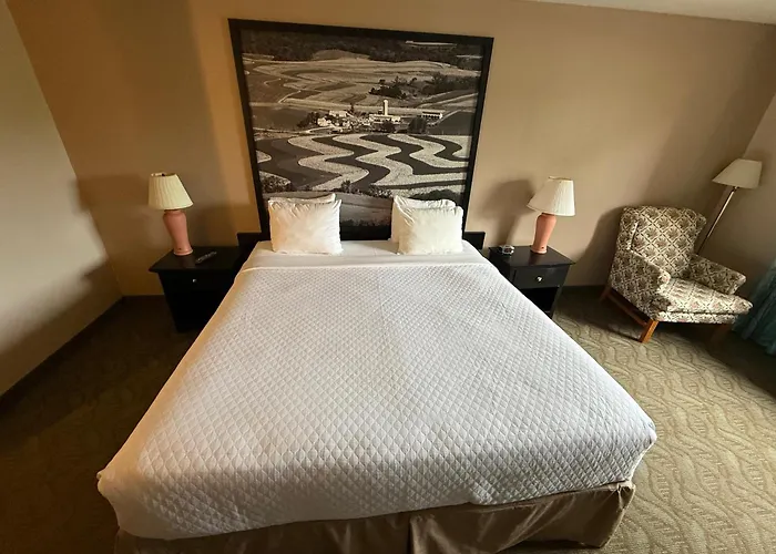 Dodgeville Inn & Suites