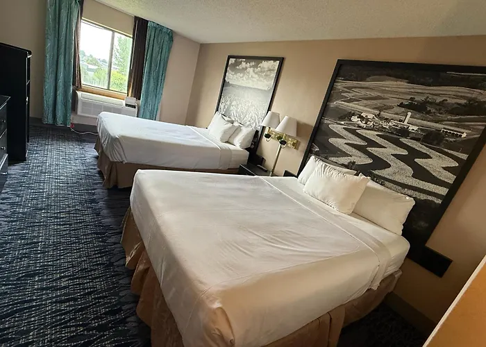 Dodgeville Inn & Suites