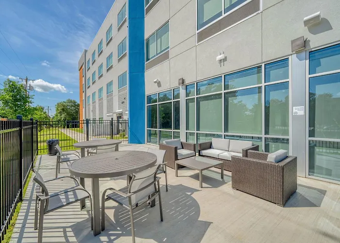 Holiday Inn Express & Suites Tyler South University Area By Ihg