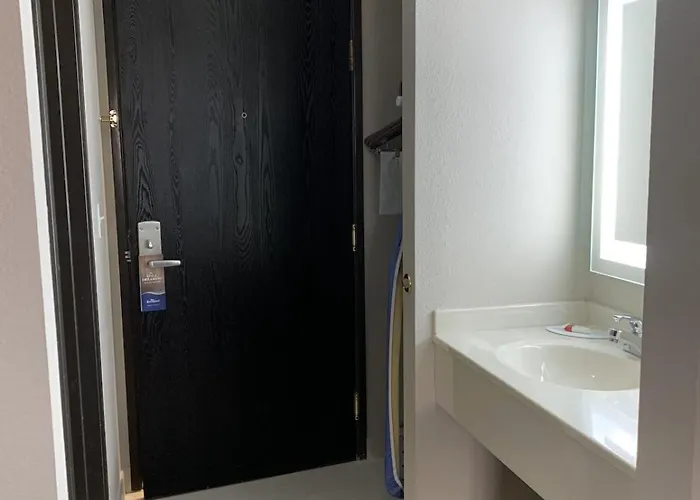 Baymont Inn & Suites