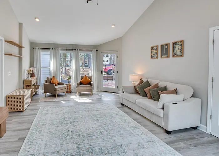 Golf, Ride & More! Home In Dtwn Southern Pines