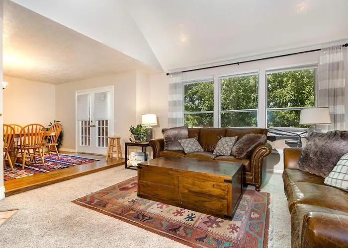 Terrific Central Location For Ski Resort Access With Private Hot Tub & Fireplace