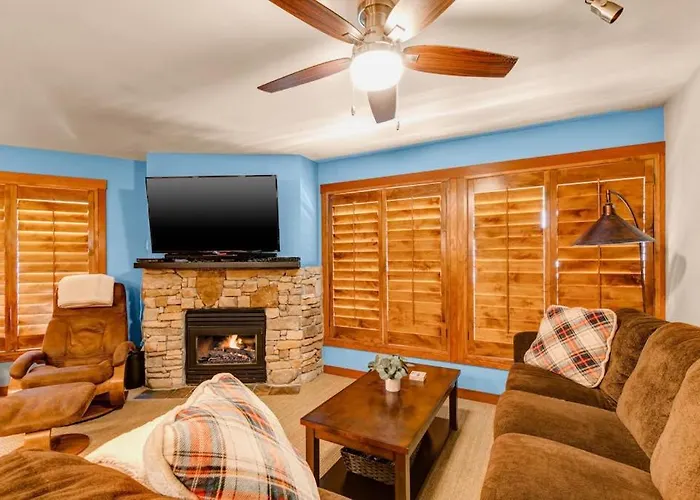 5Th-Floor Condo With Balcony W&D Heated Pool Hot Tub Lockers Game Room Gym