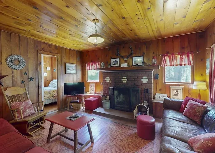 Vintage Cottage With Private Hot Tub Fireplace & Deck - Walk To The Lake Dogs Ok