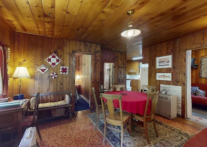 Vintage Cottage With Private Hot Tub Fireplace & Deck - Walk To The Lake Dogs Ok