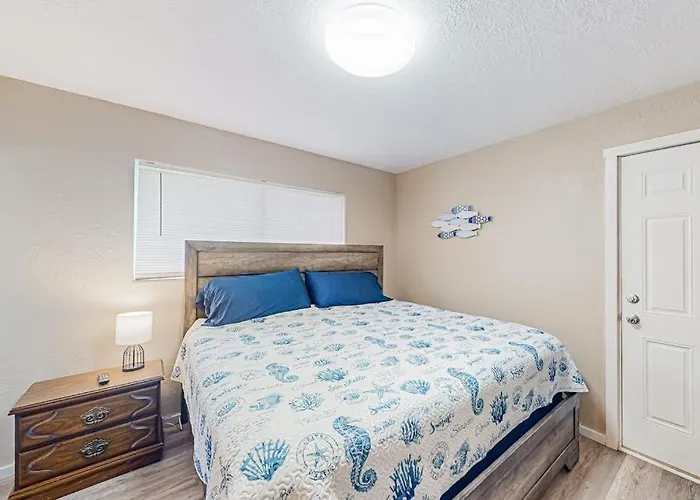 Spacious Coastal Property With Separate Living Quarters Wood Stove & Grill