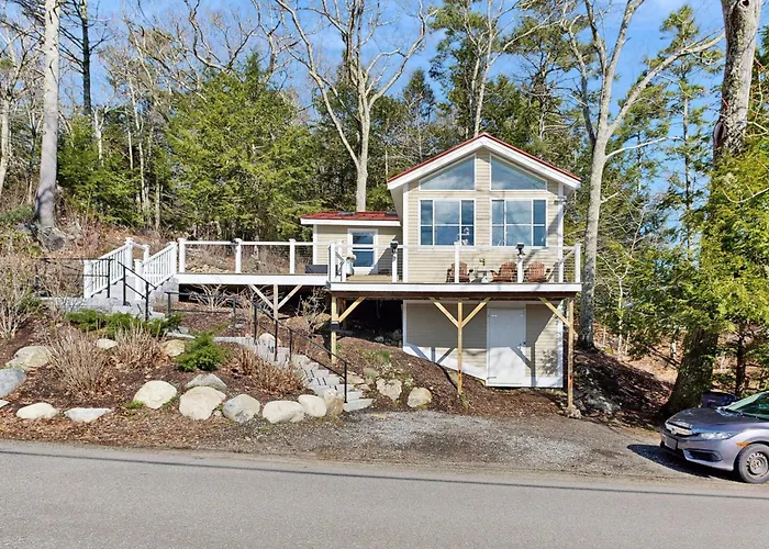 Charming Cottage With A Spacious Deck Overlooking The Megunticook River