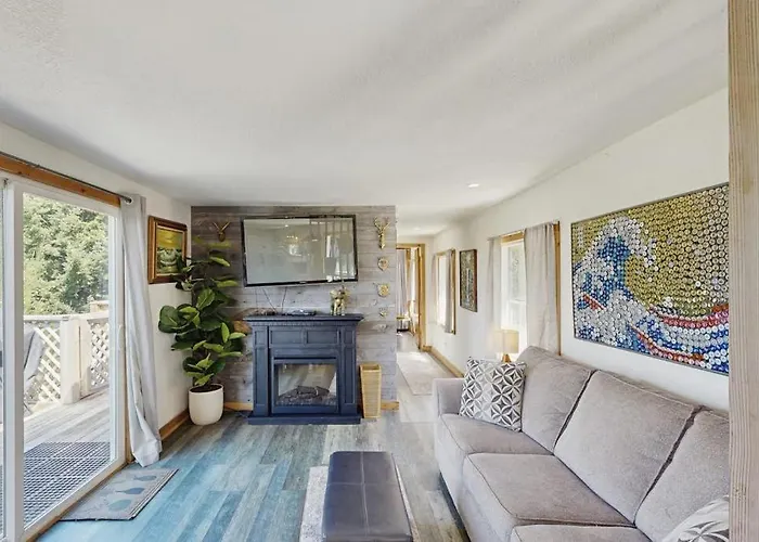 Dog-Friendly Cabin Tucked Into The Trees With Wifi Washer&Dryer & Ocean Views