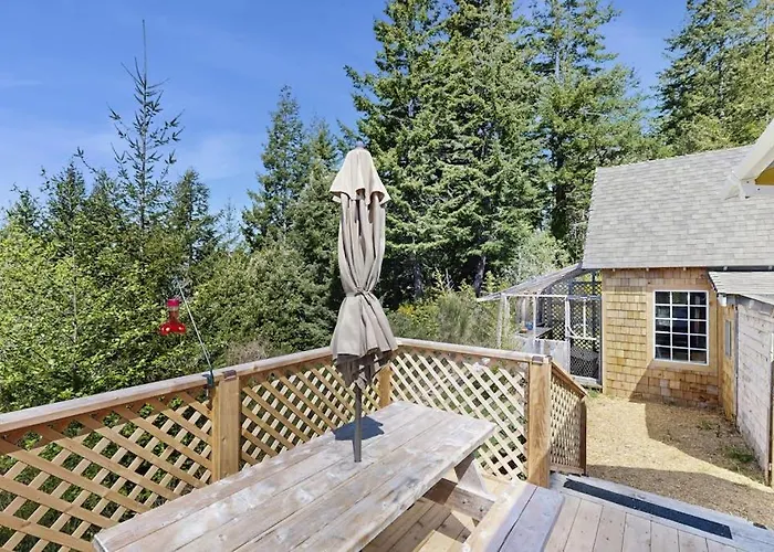 Dog-Friendly Cabin Tucked Into The Trees With Wifi Washer&Dryer & Ocean Views