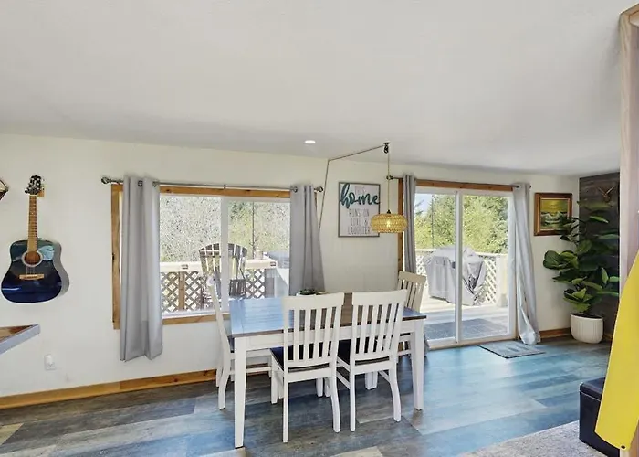 Dog-Friendly Cabin Tucked Into The Trees With Wifi Washer&Dryer & Ocean Views