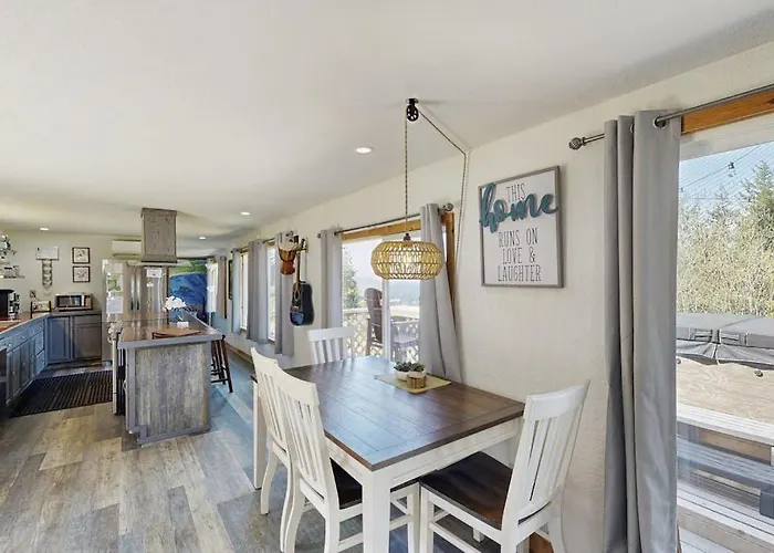 Dog-Friendly Cabin Tucked Into The Trees With Wifi Washer&Dryer & Ocean Views