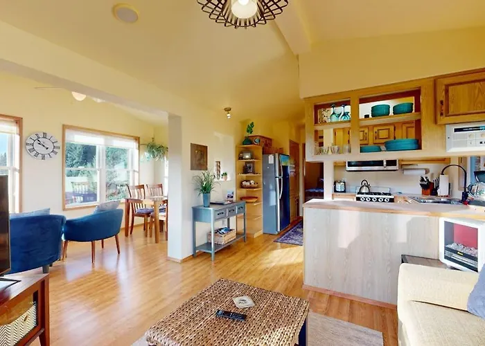 Private Cabin Close To Trails With Hot Tub Grill And Dazzling Ocean Views