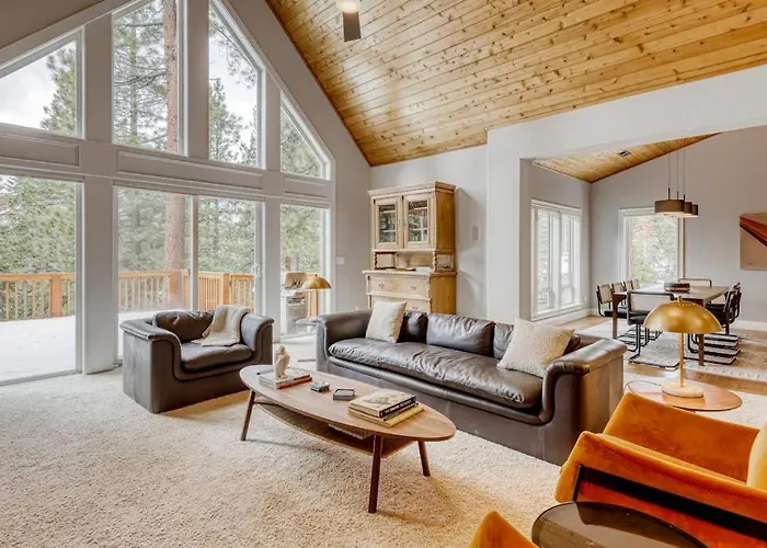 Peaceful Forest Retreat With Hot Tub Ev Charger Game Room & Near Kings Beach