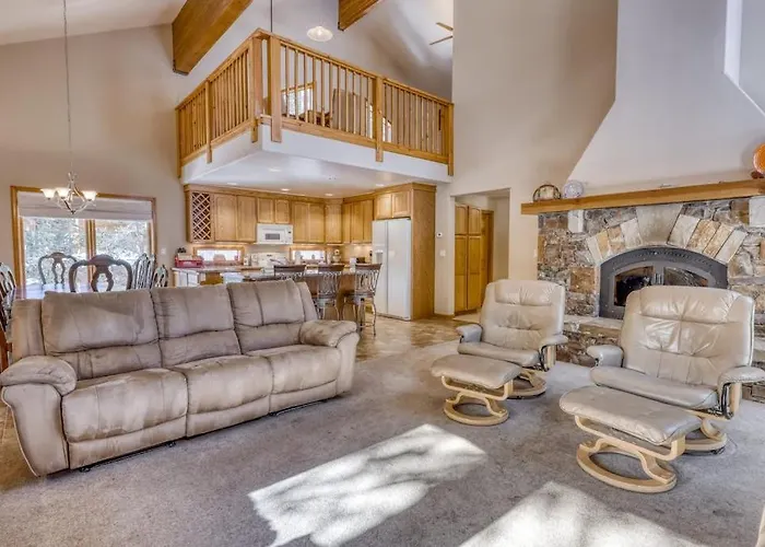 Three-Story Lakefront Home With Lake Views Wood Fireplace High-Speed Wifi W&D