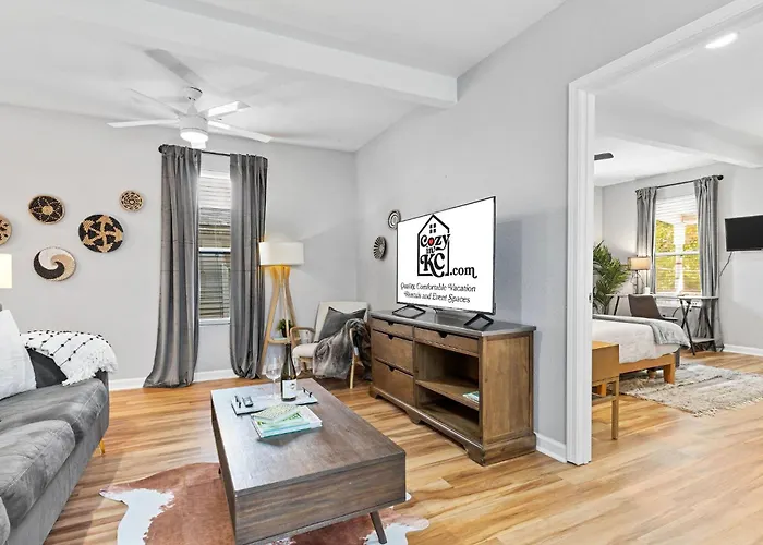 Columbus Park Upper Apt Minutes From Downtown Kc