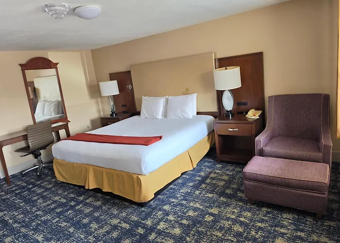 Wolcott Inn And Suites