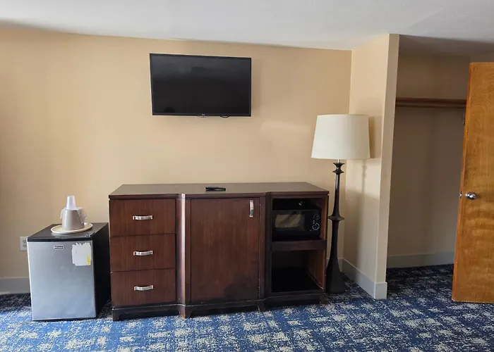 Wolcott Inn And Suites