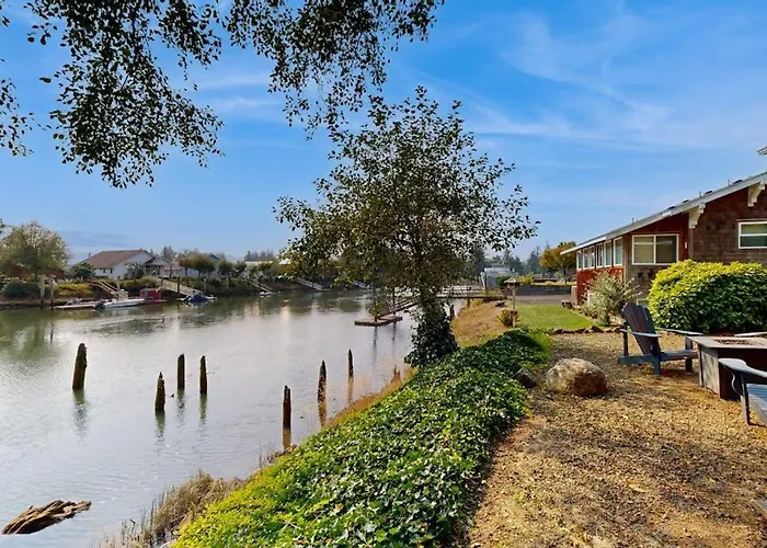 Waterfront Oasis On The Nehalem River With Free Wifi & Dock - Dog Friendly