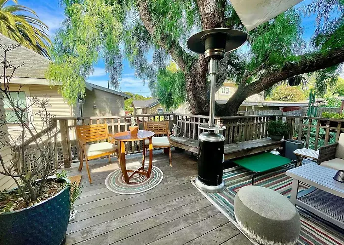 Garden Suite- Private Deck, Hot Tub & Fast Wifi