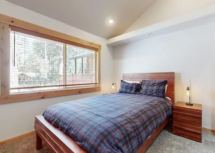 Westshore Oasis - Private Hot Tub & Fenced Yard - Walk To Beach