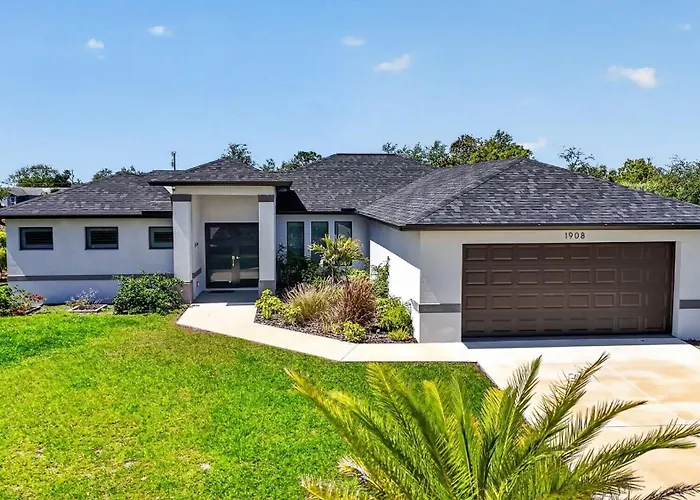 Villa Capeside Waterfront Home With Heated Pool & Spa
