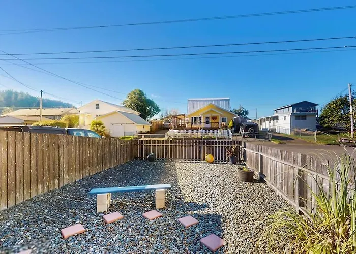 Family Friendly Home Near The Ocean With A Yard Gas Grill Full Kitchen W&D