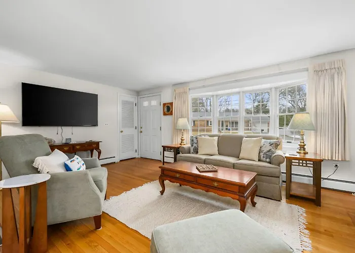 Cozy Cape Escape Near Beaches Dining