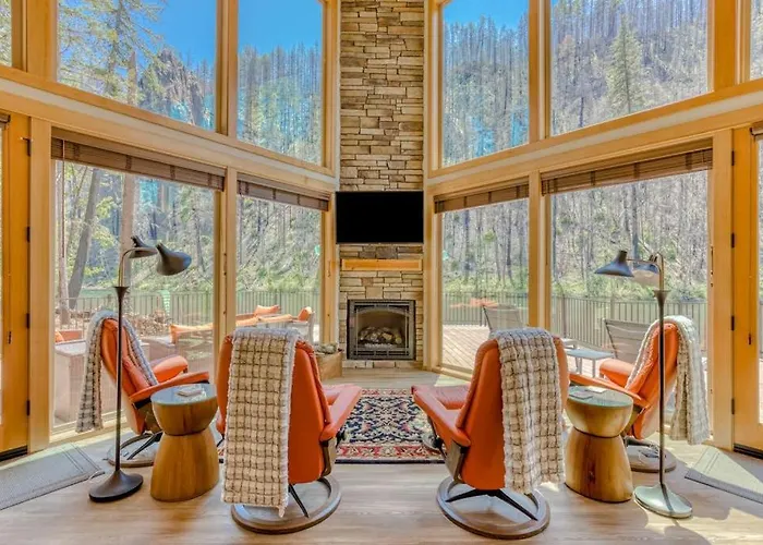 Unique Riverfront Home & Cabin With Amazing Views Deck & W&D - Dog-Friendly