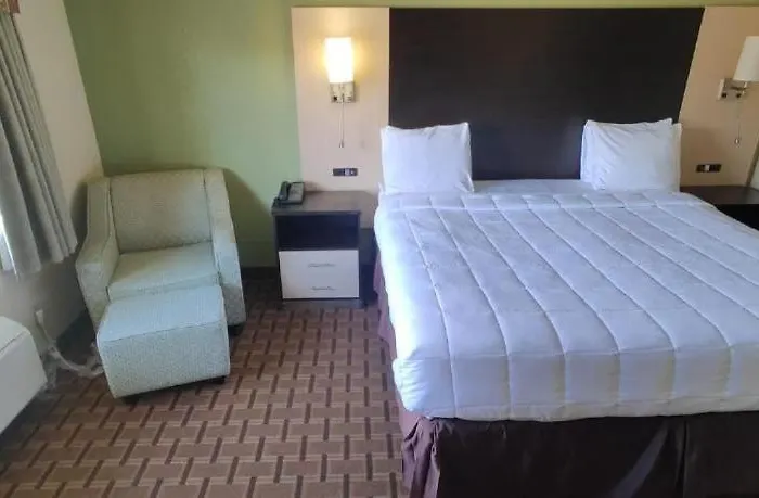 Saint Joseph Inn & Suites