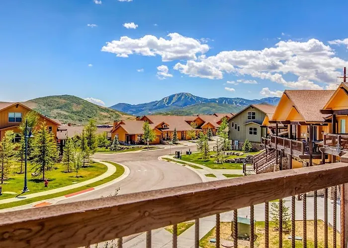 Stunning Dog-Friendly Mountain Condo With Hot Tub Gas Grill & Ac
