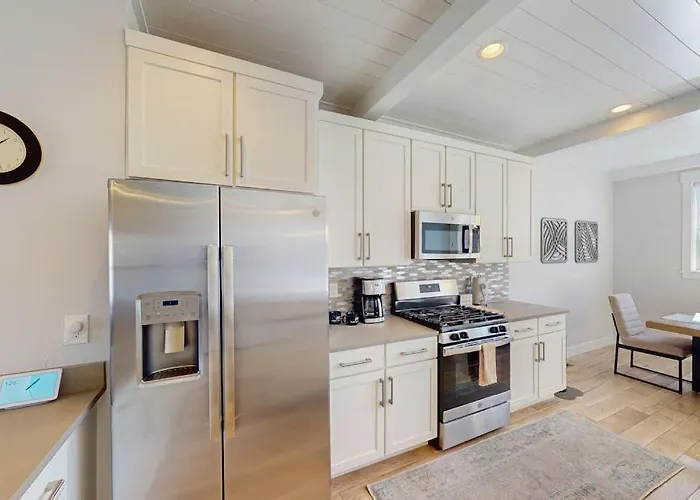 Cozy Townhouse With Playground & Dog-Friendly