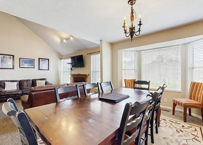Roomy Townhouse With Full Kitchen Private Hot Tub & Patio - Near Skiing