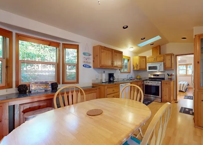 Mountain View Home In An Oceanfront Community Above Whaleshead Beach