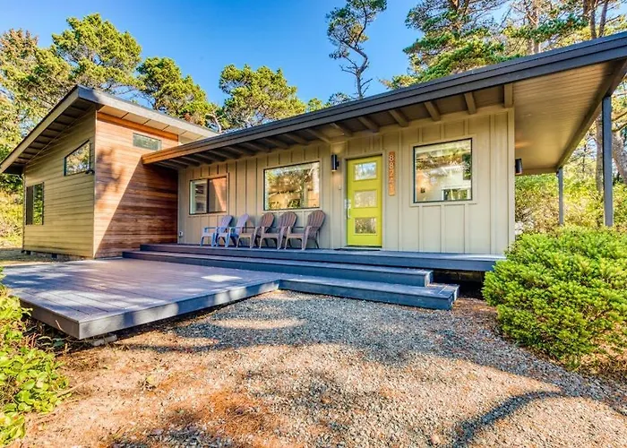 Stunning New Home With Furnished Deck & Easy Beach Access