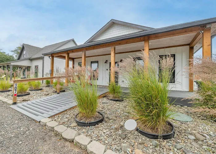 Modern Cottage With Covered Deck Grill & Fireplace - Walk To Beach-Bars-Dining