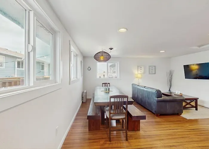 Downtown Condo With Rooftop Deck - Just Steps To Beach Restaurants & Bars