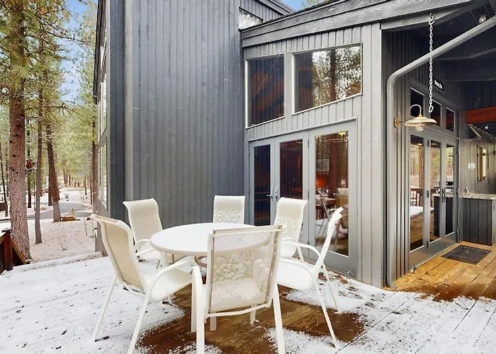 Spacious Family Friendly Home With Fireplace Full Kitchen Deck Grill & Wifi