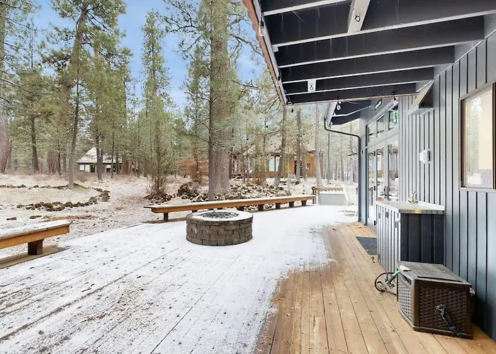 Spacious Family Friendly Home With Fireplace Full Kitchen Deck Grill & Wifi