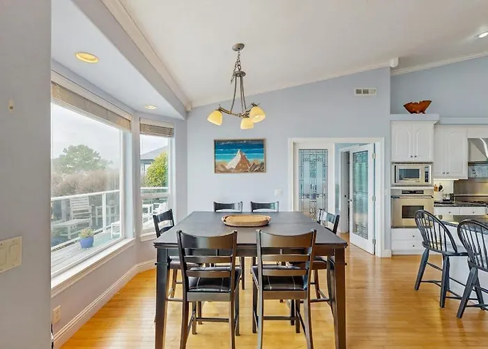 Oceanfront Home With Outdoor Dining Wifi Fireplace Gas Grill Washer & Dryer