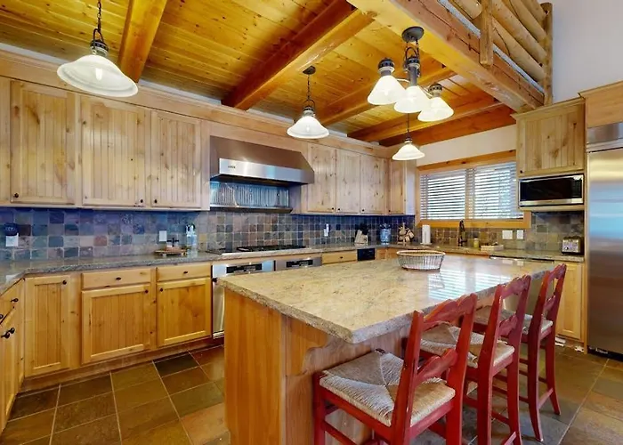 Beautiful Ski Chalet With Gourmet Kitchen Theater Room & Private Hot Tub